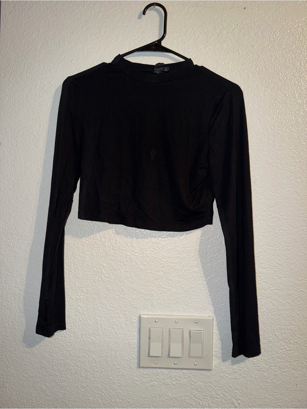 SHEIN Black Long-Sleeve Crop Top